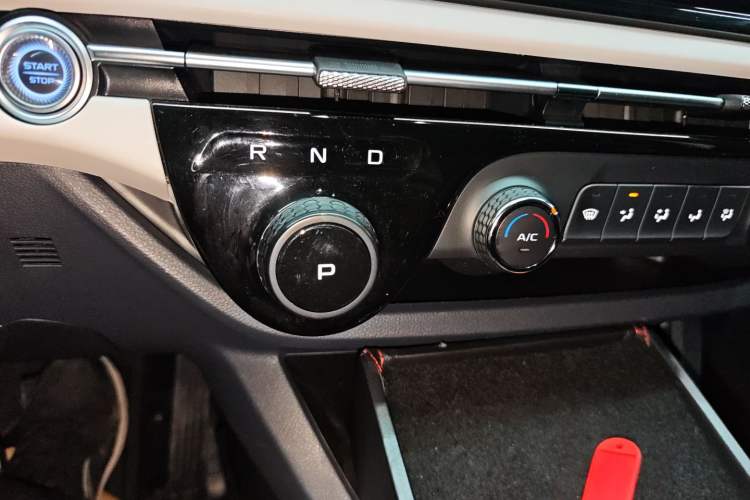 Used Bestune NAT 2023 PRO Comfortable Travel Battery-Swap Version 401km Gear Lever