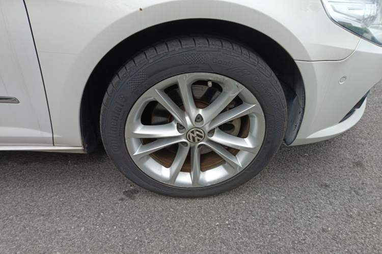 Used Volkswagen FAW-Volkswagen CC 2012 2.0 TSI Luxury Model Right Front Wheel Hub