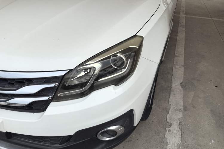 Used GAC Trumpchi GS5 Super 2015 2.0L Automatic Two-Wheel Drive Comfort Edition Left Front Headlight