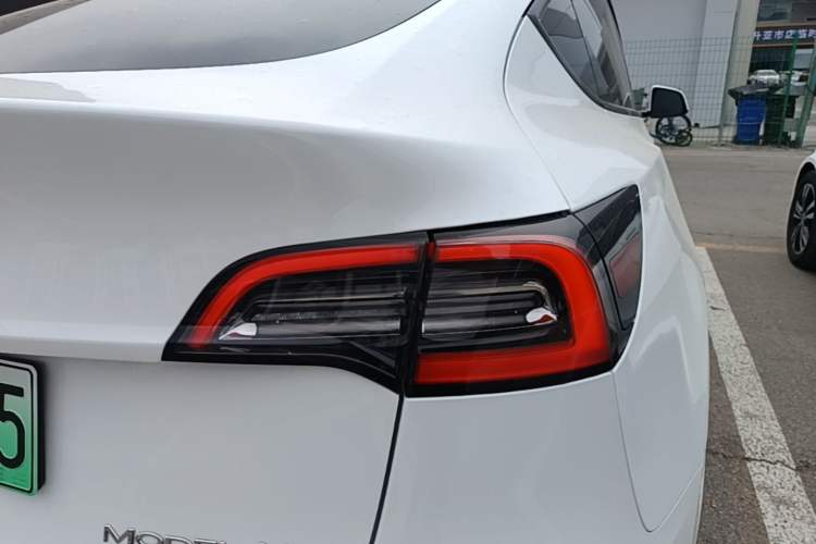 Used Tesla Model Y 2022 Long-Range All-Wheel-Drive Version
