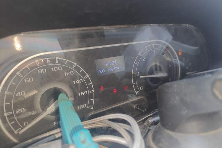 Used SAIC MAXUS Xintu V80 2019 2.5T Classic Model 6-Speed Manual Aotong Long Wheelbase Mid-Height 7-Seater