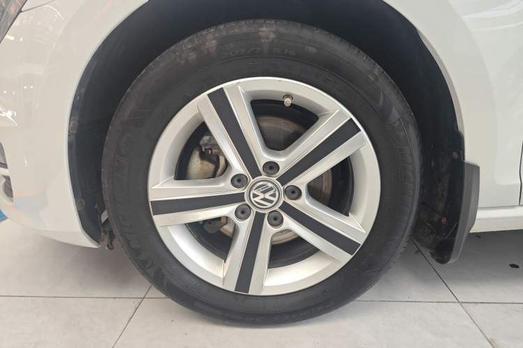 Used Volkswagen Golf 2016 230TSI Manual Comfort Version
