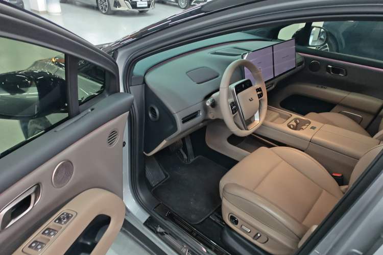 Used Li Auto Li Auto i6 2025 Model Two-Wheel-Drive Standard Type
