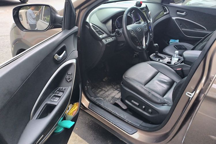 Used Hyundai Santa Fe 2013 2.4L Automatic Two-Wheel Drive Smart Version Driver Seat