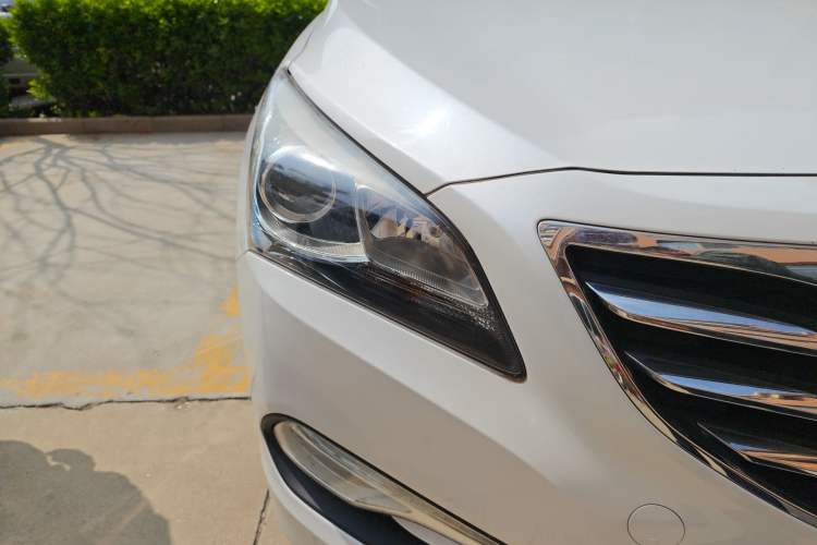 Used Hyundai Mistra 2016 1.8L Automatic Smart GLS Right Front Headlight