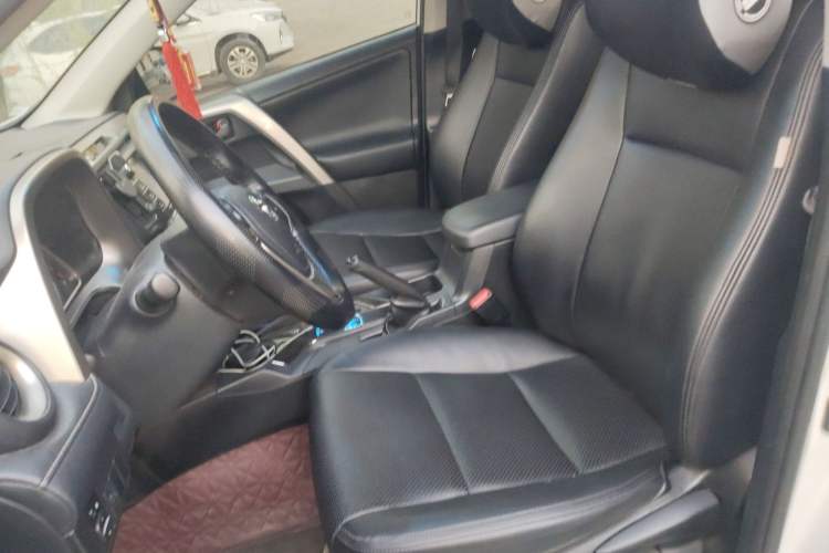 Used Toyota RAV4 2015 2.0L CVT Two-Wheel Drive Fashion Edition Left Front Seat