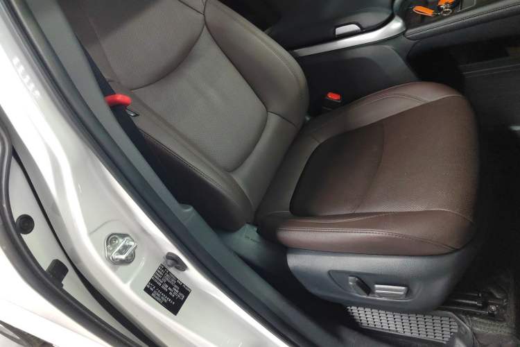 Used Toyota SIENNA 2023 2.5L Hybrid Platinum Edition Right Front Seat