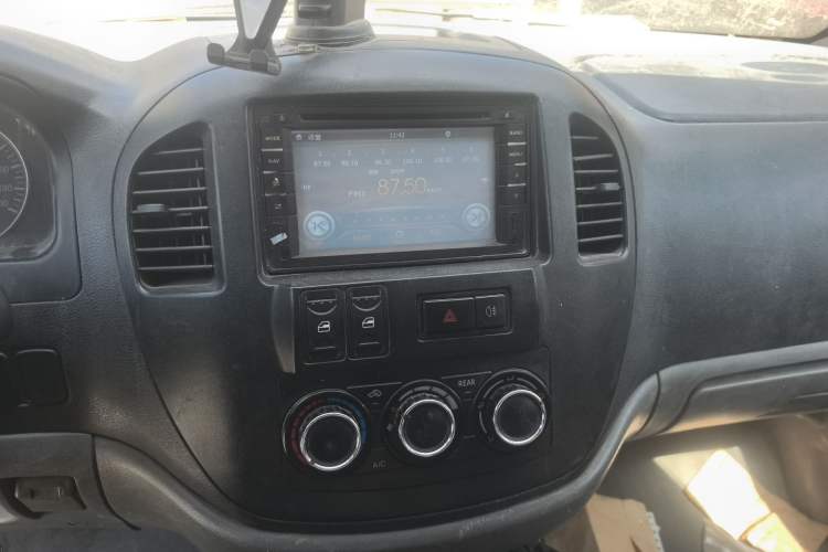 Used FORTHING Lingzhi 2014 M3 1.6L 7-seater Standard Model
