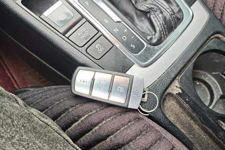 Used Volkswagen Magotan 2012 Revised Version 1.8TSI Leading Edition Vehicle Key