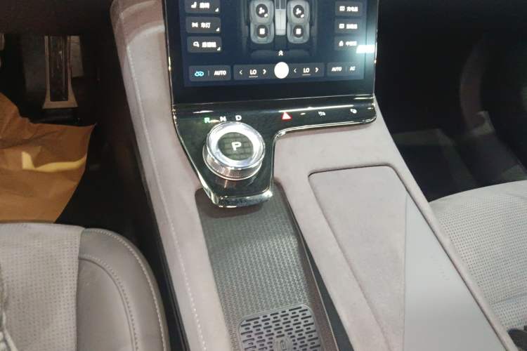 Used VOYAH PASSION 2024 PHEV Four-Wheel Drive Ultra-Long Range Flagship Model