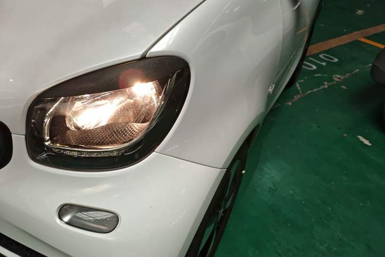 Used smart fortwo 2016 1.0L 52 kW Convertible Passion Edition
