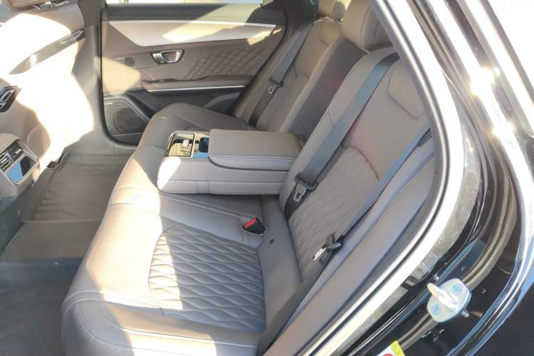 Used BYD Han 2024 EV Glory Edition 605KM Front-Wheel-Drive Premium Model