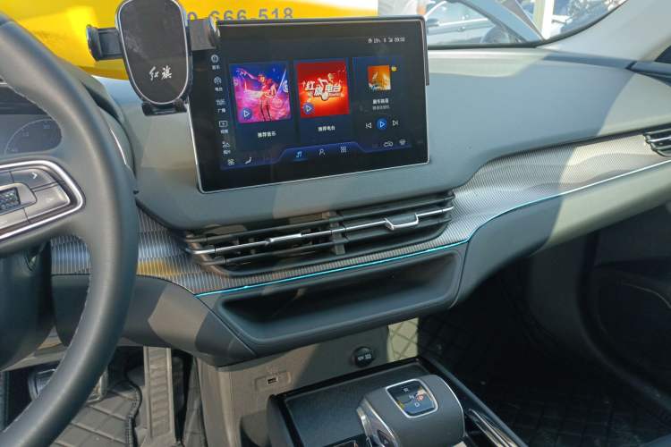 Used Hongqi E-QM5 2023 Revised Version Basic Travel Edition Audio And AC Panel