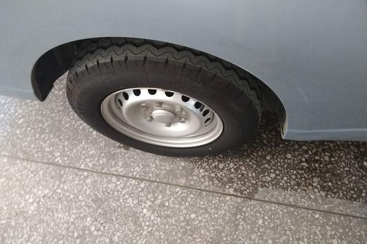 Used Wuling Yangguang 2024 300KM Comfort Version Passenger Van 75kW
