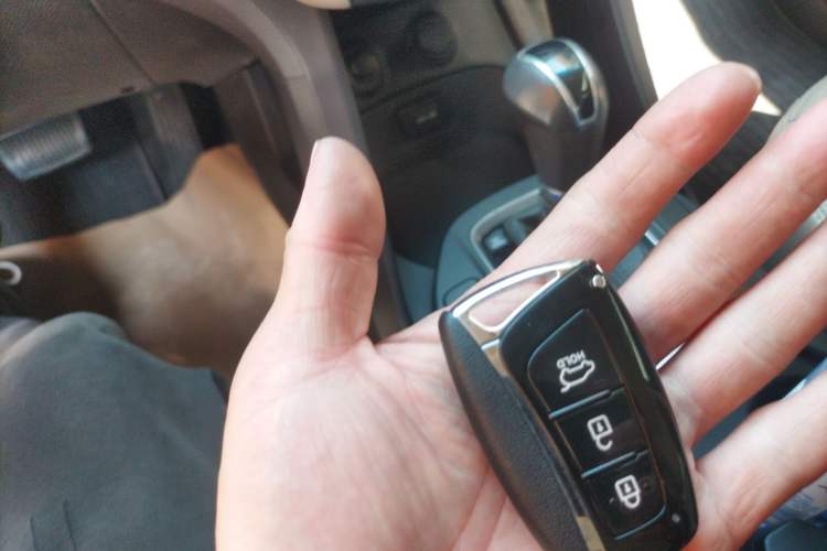 Used Hyundai Santa Fe 2013 2.4L Automatic Two-Wheel Drive Smart Version
