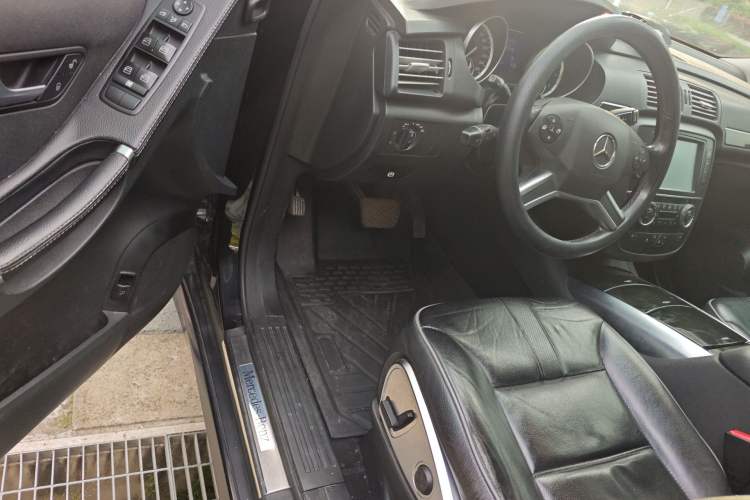 Used Mercedes-Benz R-Class 2017 R 320 4MATIC Business Edition Prestige Model Driver Seat