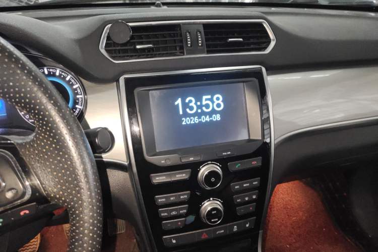 Used Haval H2 2016 Red-Label 1.5T Manual Two-Wheel Drive Luxury Model Audio And AC Panel