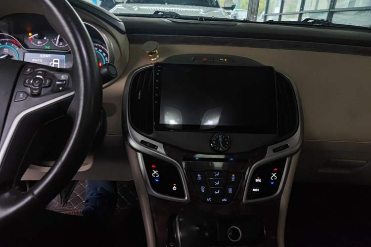 Used Buick LaCrosse 2013 2.0T SIDI Technology Version Audio And AC Panel