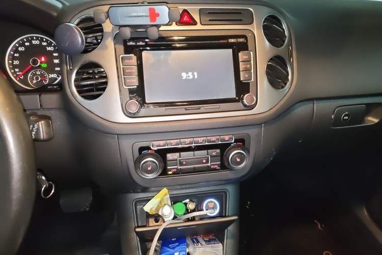 Used Volkswagen Tiguan 2012 1.8TSI Automatic Two-Wheel Drive Zhaoshi Edition Audio And AC Panel