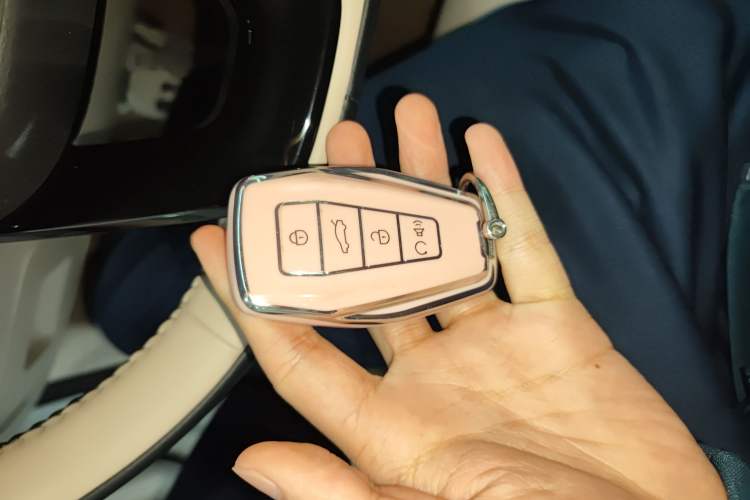 Used Geely Auto icon 2023 1.5TD Chocolate Smoothie Edition Vehicle Key