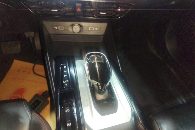 Used MG 5 2022 300TGI DCT Chao Yue Luxury Edition
