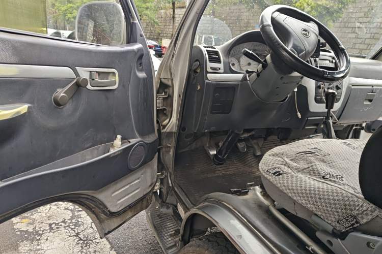 Used King Long Golden Way 2015 2.0L Value-Packed Practical Version 4G21B Driver Seat