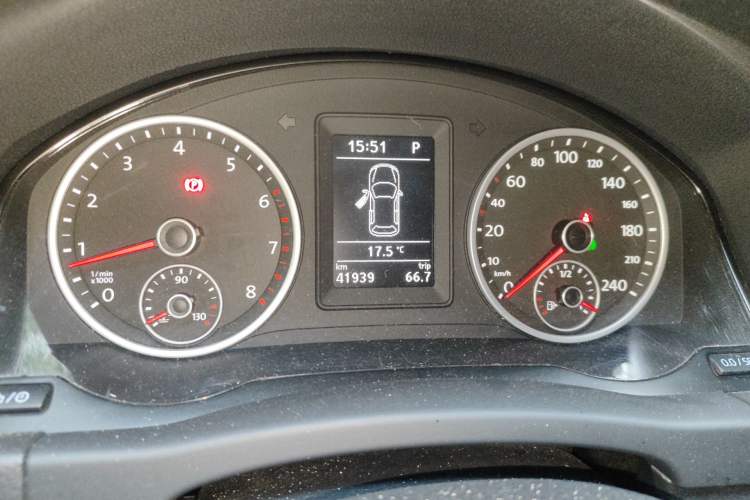 Used Volkswagen Tiguan 2016 280TSI Automatic Two-Wheel-Drive Silk Road Style Edition Odometer Close Up