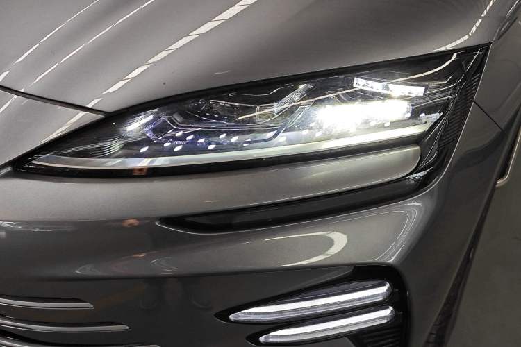 Used BYD Song PLUS New Energy 2024 HONOR Edition DM-i 110km Flagship PLUS Left Front Headlight