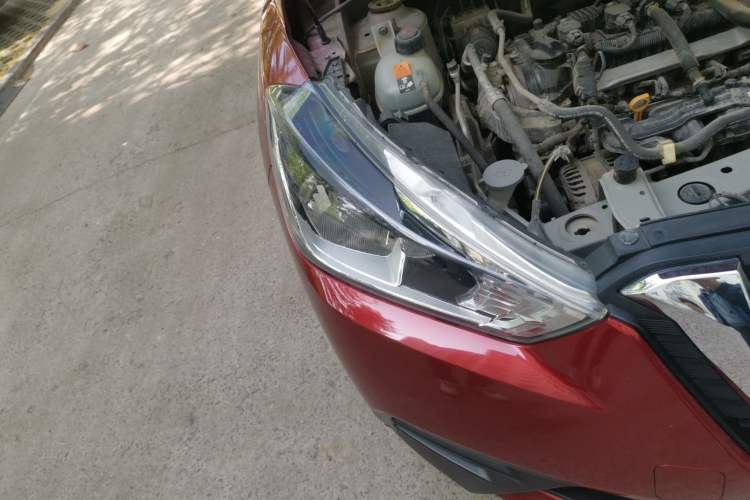 Used Nissan Kicks 2017 1.5L CVT Smart Drive Edition Right Front Headlight