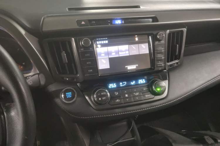 Used Toyota RAV4 2015 2.0L CVT Four-Wheel Drive New Edition