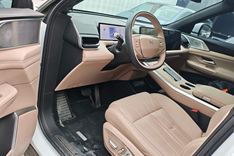 Used XPeng G9 2025 625 Long-Range Max Interior 3