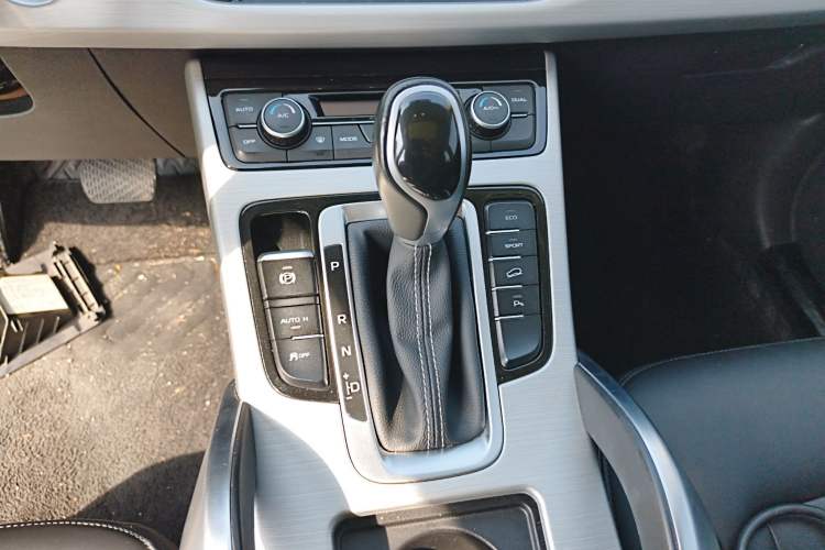 Used Geely Auto Emgrand X7 Sport 2016 1.8TD Automatic Smart Connectivity Version
