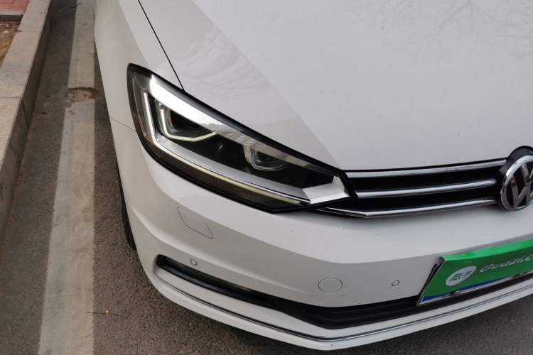 Used Volkswagen Touran 2016 Volkswagen Touran L 280TSI DSG Comfort Edition Right Front Headlight