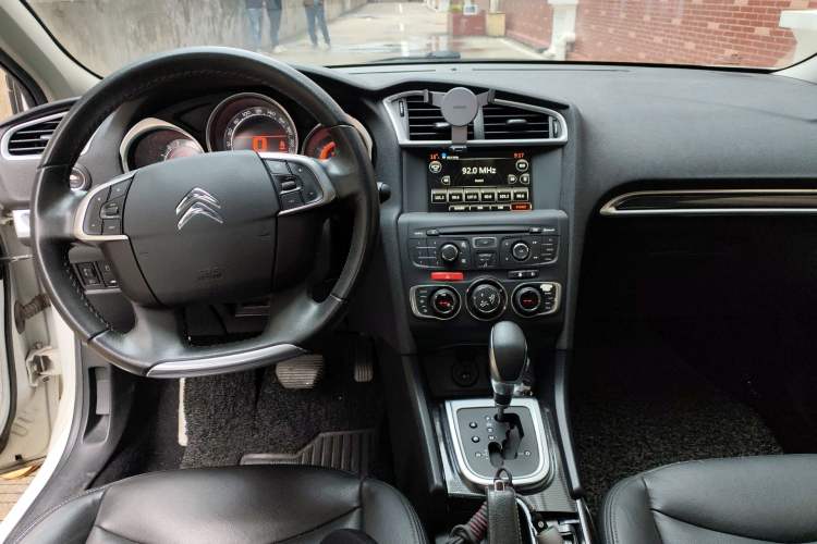 Used Citroen C4L 2015 1.8L Automatic Leading Edition Center Console