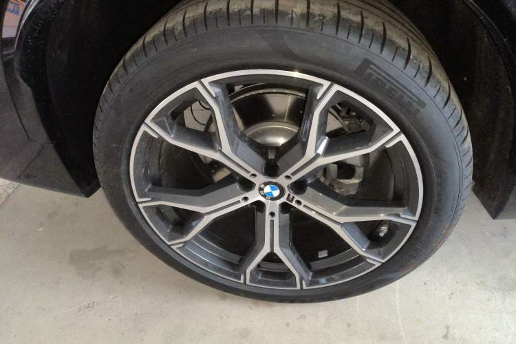 Used BMW X5 2023 xDrive 30Li Luxury M Sport Night Edition Package Right Rear Wheel Hub