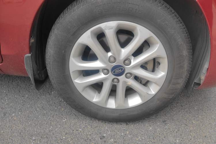 Used Ford Focus 2013 Hatchback Classic 1.8L Automatic Base Model Right Front Wheel Hub