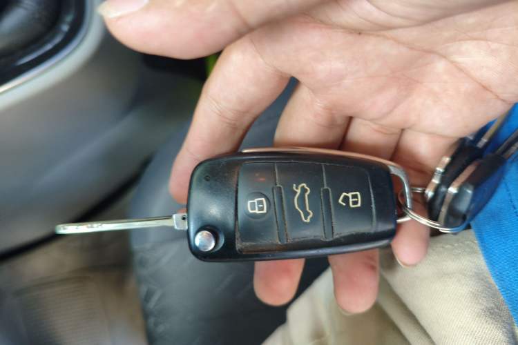 Used JAC Refine M4 2016 2.0L Manual Luxury Version