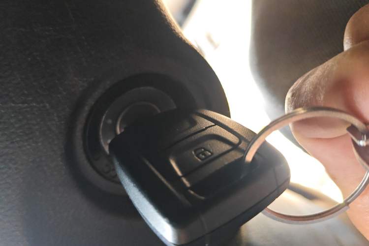 Used Wuling Hongguang V 2022 1.5L Jingqu Edition Electric-Assist LAR Vehicle Key