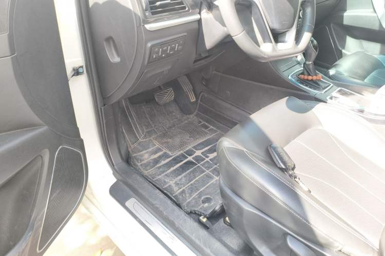 Used Geely Auto Emgrand 2017 Sedan Million Edition 1.3T CVT Upward Version Driver Seat