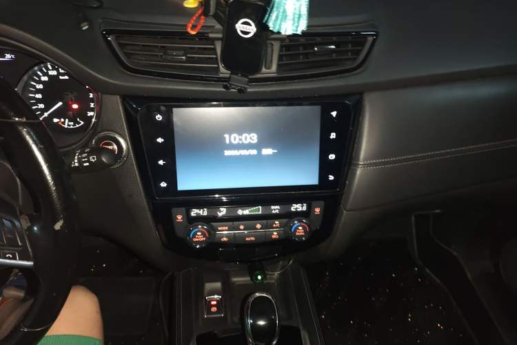 Used Nissan X-Trail 2020 2.0L XL ITS 3-Row CVT 2WD SmartConnect 7-Seater Comfort Edition Audio And AC Panel