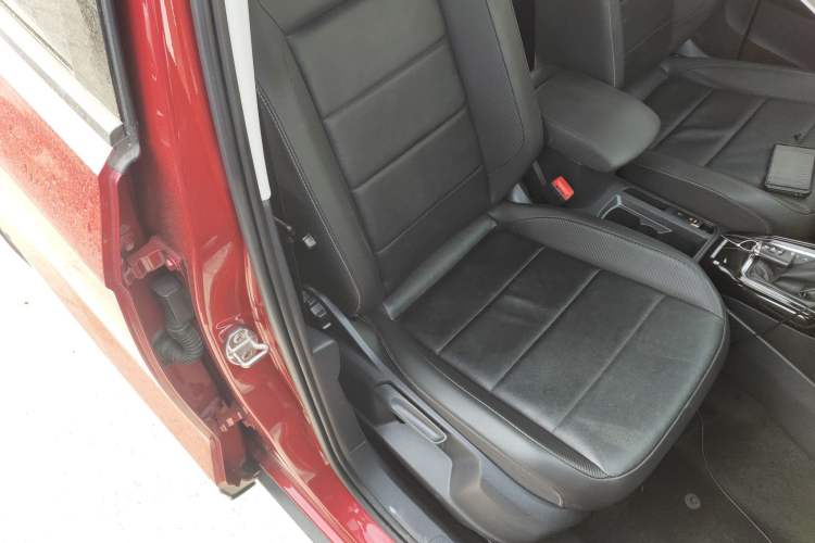 Used Volkswagen T-ROC 2018 280TSI DSG Two-Wheel-Drive Comfort Version China V Standard Right Front Seat