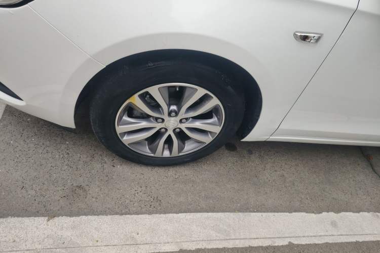 Used Buick GT 2021 Revised Version 1.3T Automatic Mild Hybrid Elite Edition Left Front Wheel Hub