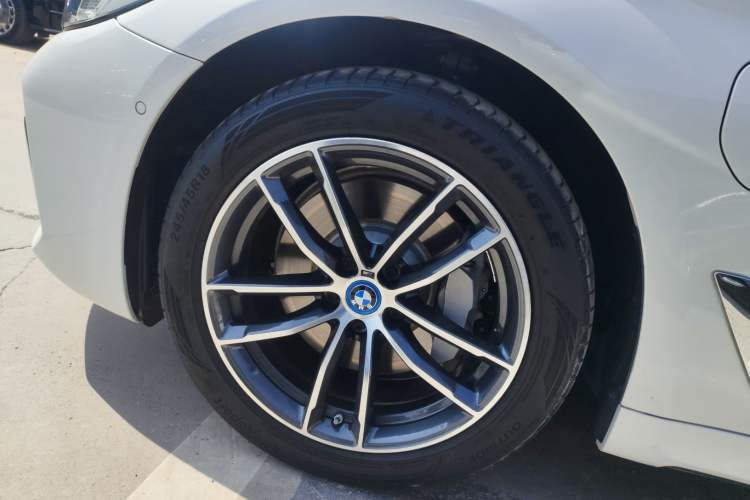 Used BMW 5 Series New Energy 2022 Restyled 535Le Pioneer Edition M Sport Package Left Front Wheel Hub