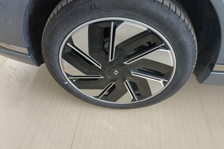 Used Dongfeng eπ eπ008 2024 210Max Range-Extended Version 6 Seats
