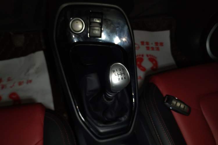 Used Haval H2s 2018 Red-Label 1.5T Manual Fashion Edition Gear Lever