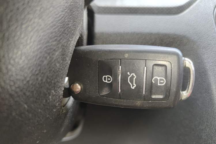 Used Volkswagen Jetta 2015 1.4L Manual Fashion Model