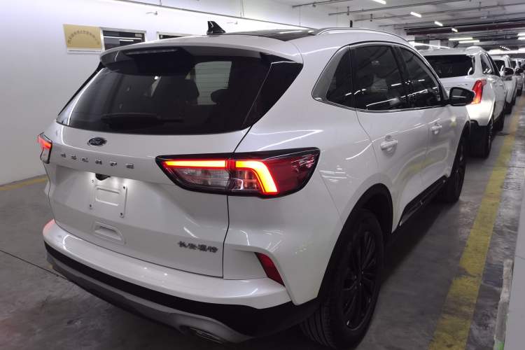 Used Ford Escape 2024 EcoBoost 245 Two-Wheel-Drive Titanium Edition Rear Right 45 Deg