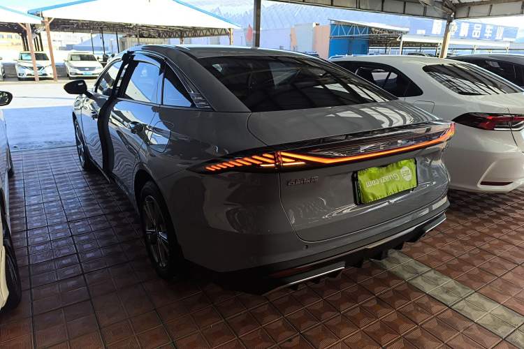 Used Geely Galaxy L6 2025 EM-i 140km Long-Range Version
