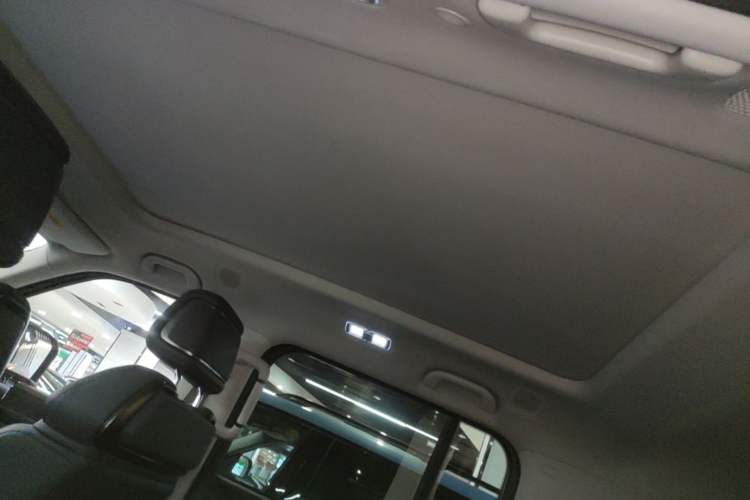 Used Formula Leopard 5 2023 Navigator Edition Headliner