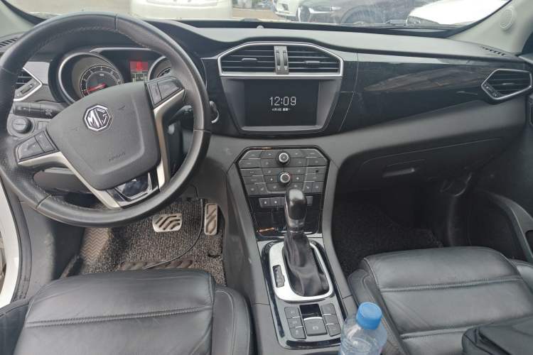 Used MG GS 2015 2.0TGI TST Four-Wheel Drive Flagship Edition Center Console